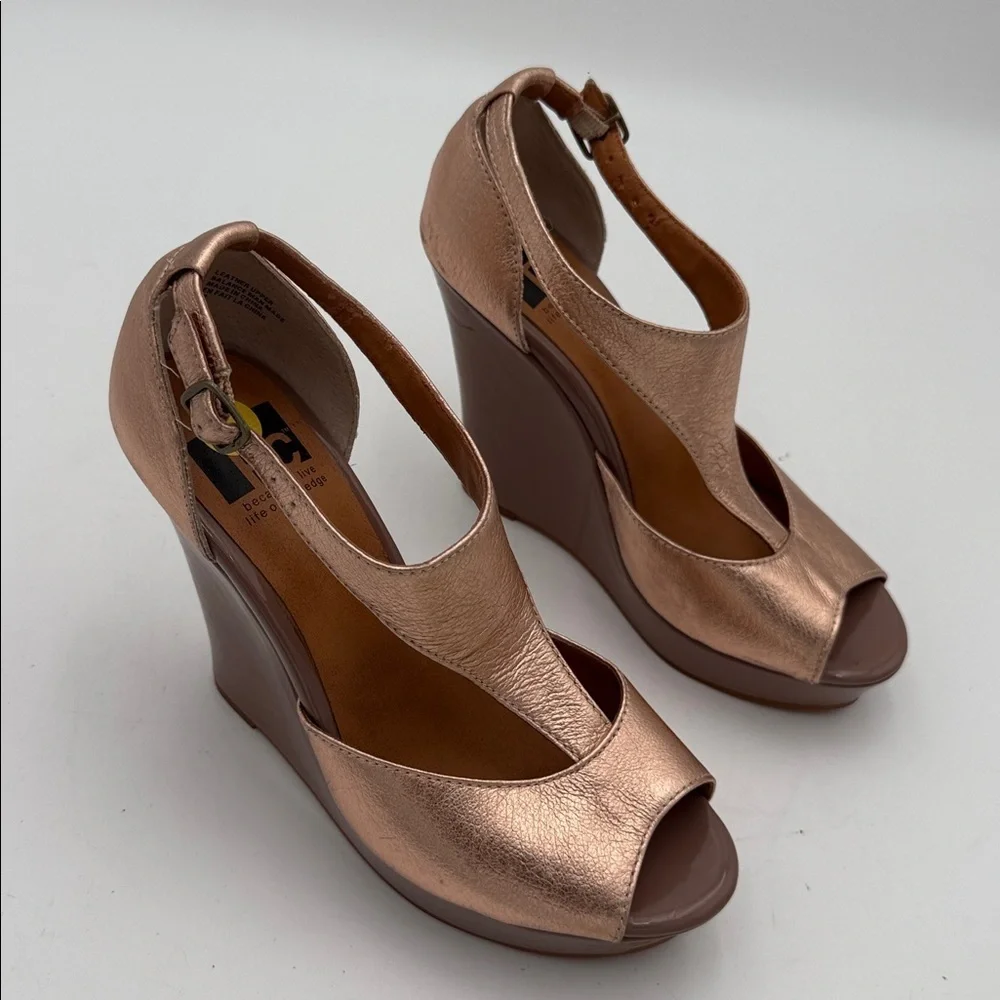BC Footwear Women Lickety Split Wedge Sandal Elegant Bronze chunky 7 leather Y2K